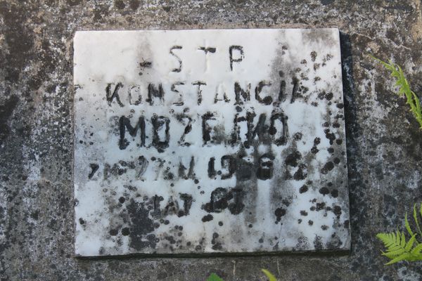 Fragment nagrobka Konstancji Możejko, cmentarz na Rossie, stan z 2013 roku
