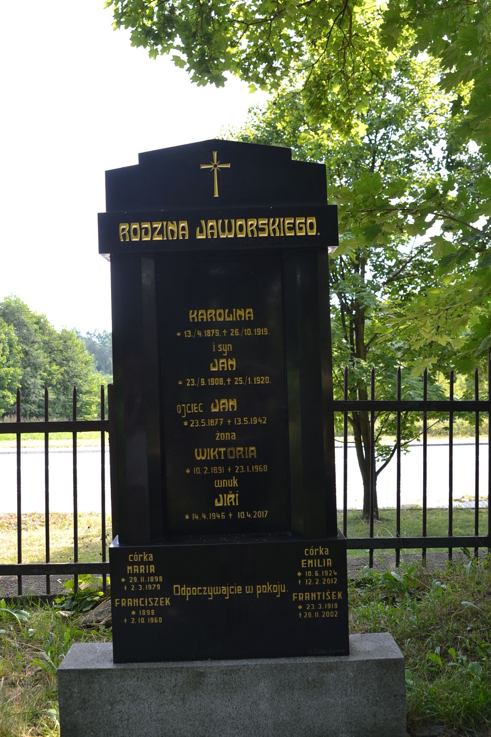 Grobowiec rodziny Jaworskich, cmentarz w Karwinie Dołach