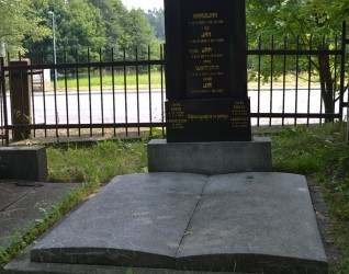 Grobowiec rodziny Jaworskich, cmentarz w Karwinie Dołach