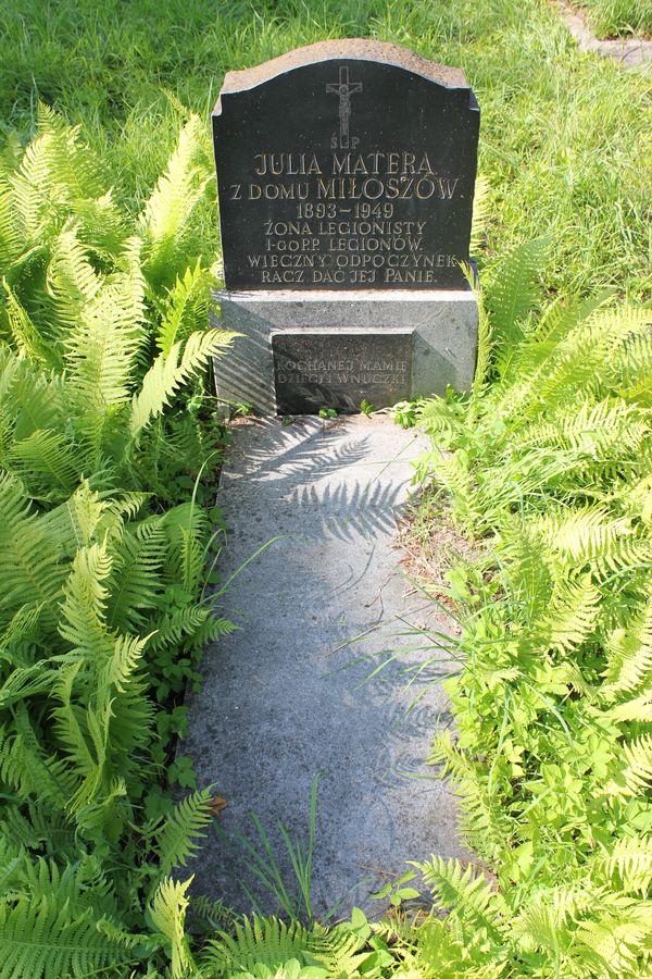 Tombstone of Julia Matera, Ross cemetery, state of 2013