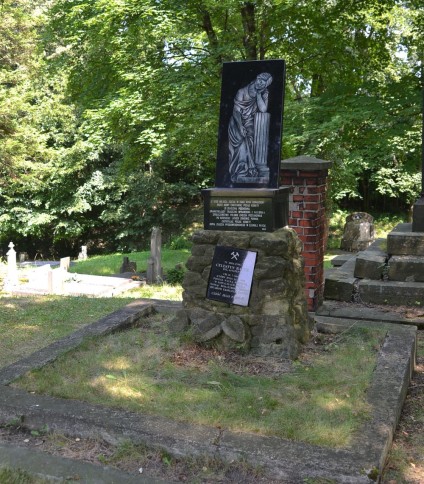 Nagrobek Celestyna Racka, cmentarz w Karwinie Dołach