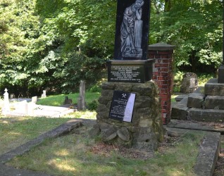 Nagrobek Celestyna Racka, cmentarz w Karwinie Dołach