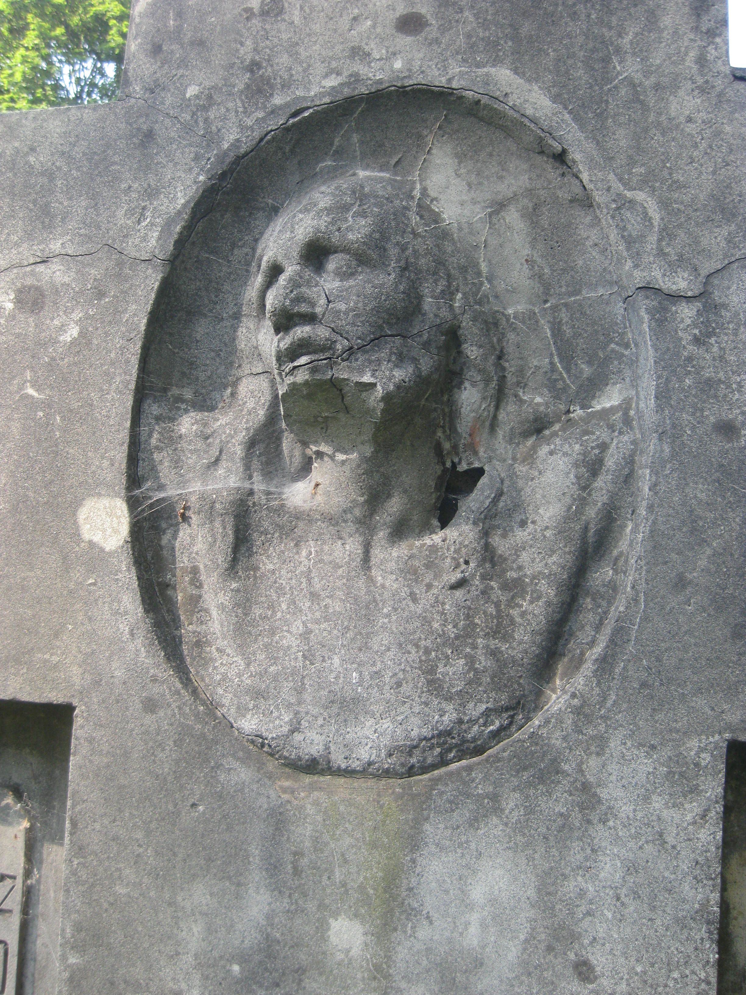 Fragment grobowca rodziny Stefanowiczów, cmentarz Na Rossie w Wilnie, stan z 2013 r.