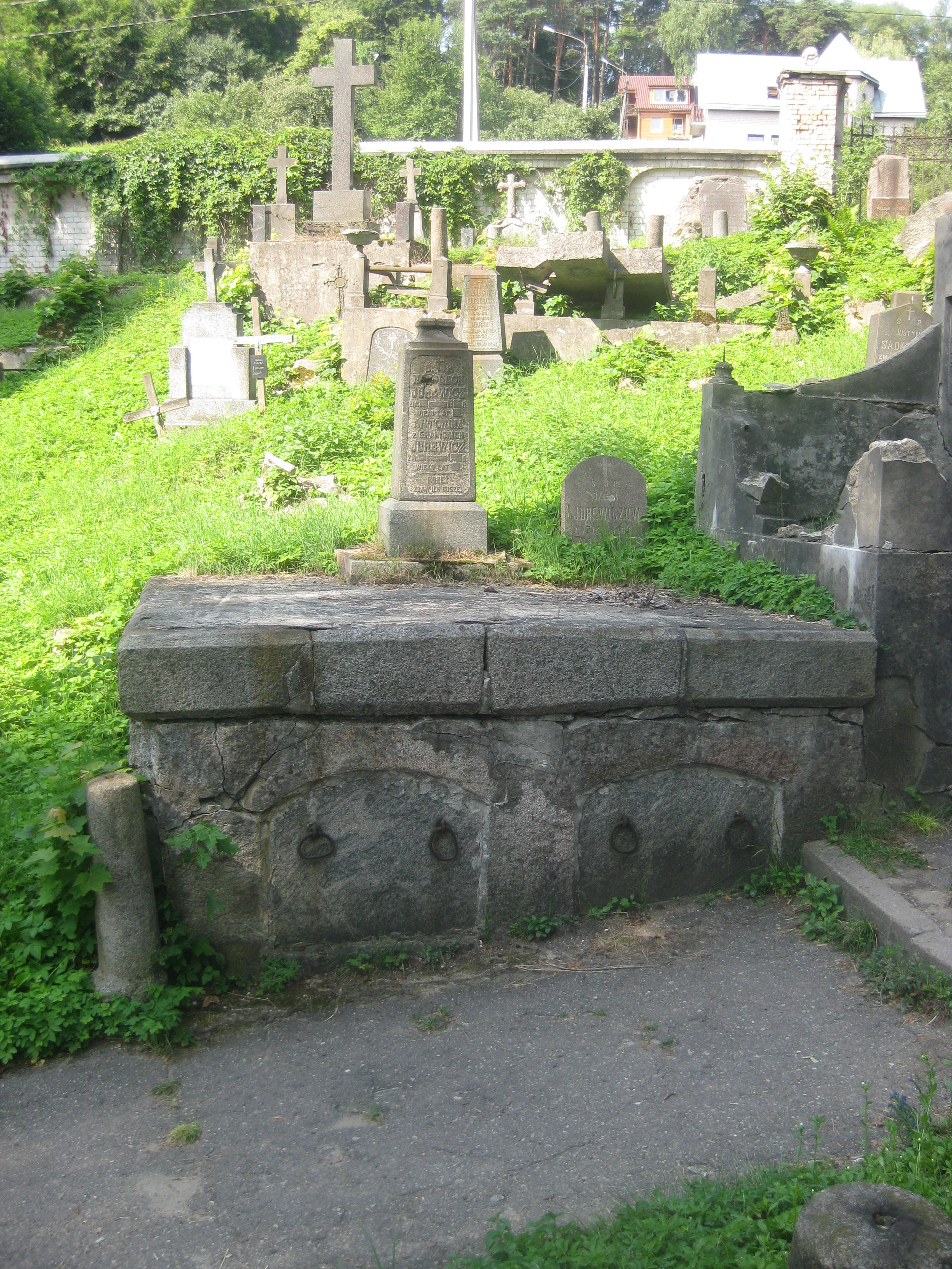 Grobowiec rodziny Jurewiczów, cmentarz Na Rossie w Wilnie, stan z 2013 r.