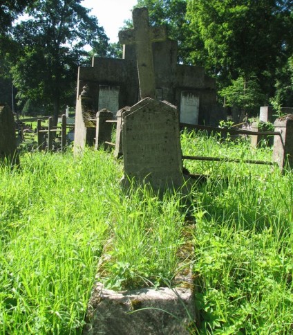 Nagrobek Wiktorii Łukaszewicz, cmentarz na Rossie, stan z 2013 roku