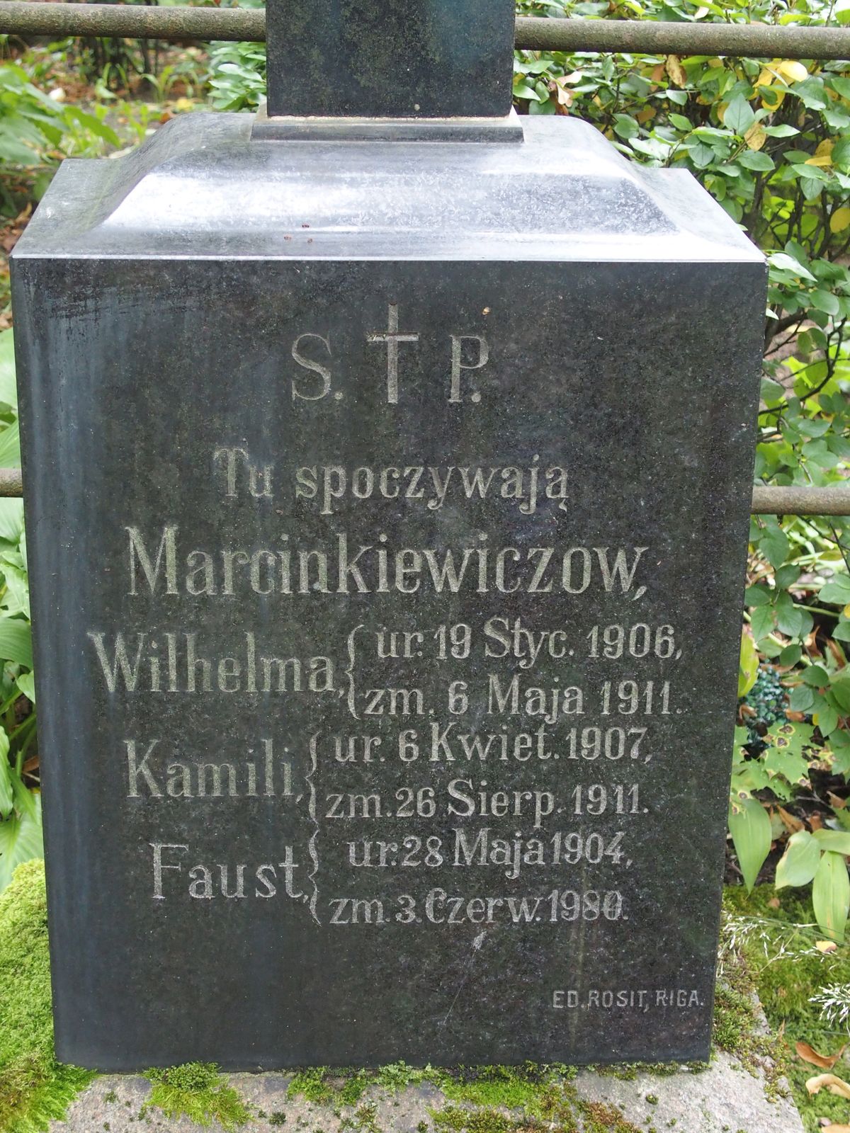 Inscription from the gravestone of Faust Marcinkiewicz, Kamila Marcinkiewicz and Wilhelmy Marcinkiewicz, St Michael's Cemetery in Riga, as of 2021.