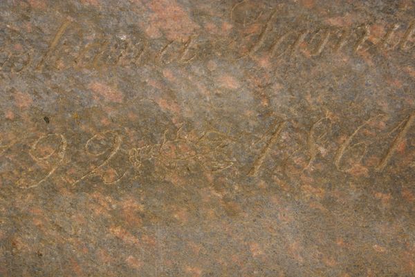 Fragment nagrobka Joachima Tomaszewicza, cmentarz na Rossie w Wilnie, stan z 2013