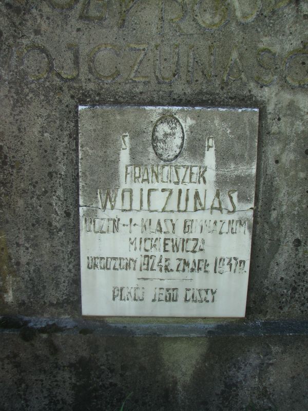 Fragment of the tomb of the Wojczunas family, Ross cemetery, as of 2013