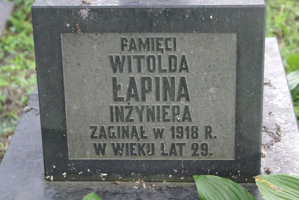 Fragment nagrobka Antoniego, Marii i Witolda Łapin, cmentarz na Rossie w Wilnie, stan z 2013