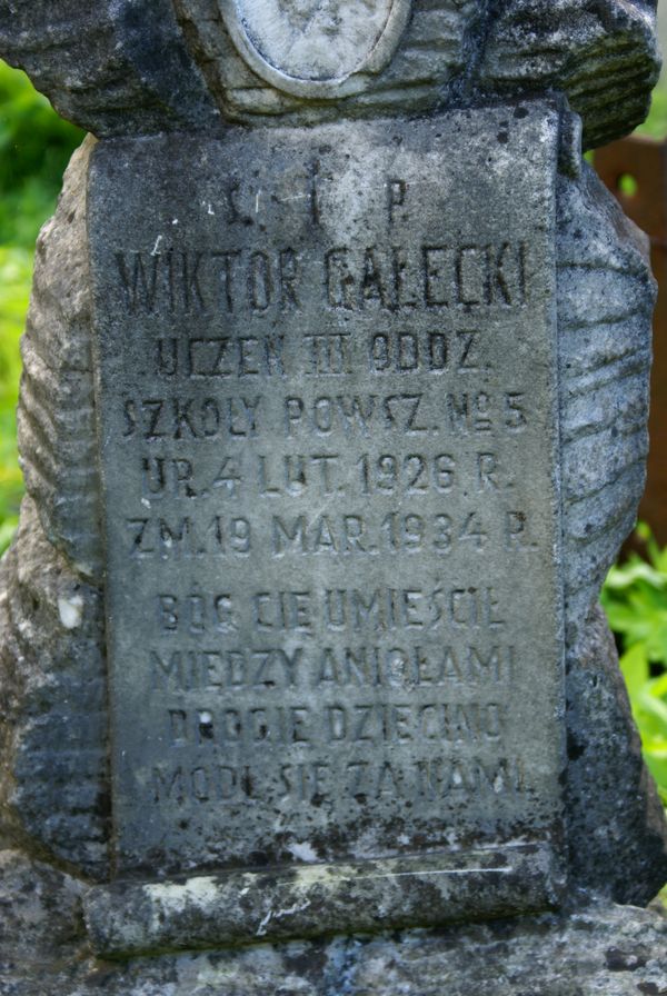 Fragment nagrobka Wiktora Gałeckiego, cmentarz na Rossie w Wilnie, stan z 2013