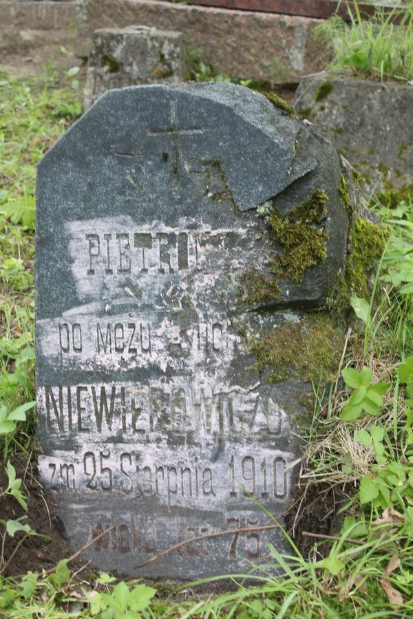 Inskrypcja na nagrobku N.N., cmentarz na Rossie w Wilnie, stan z 2013
