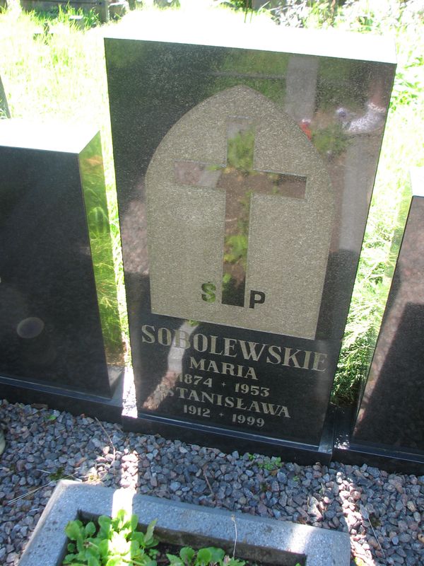 Fragment nagrobka Marii i Stanisławy Sobolewskich, cmentarz na Rossie, stan z 2013 roku