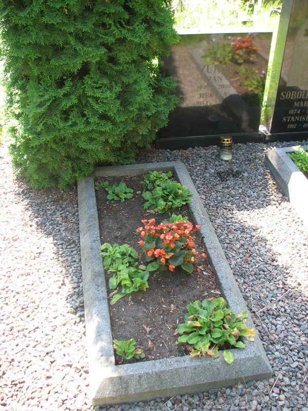 Tombstone of Jan and Regina Żukiel, Ross cemetery, as of 2013