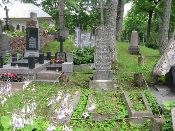 Nagrobek rodziny Podbrzeź, cmentarz na Rossie w Wilnie, stan z 2013 r.