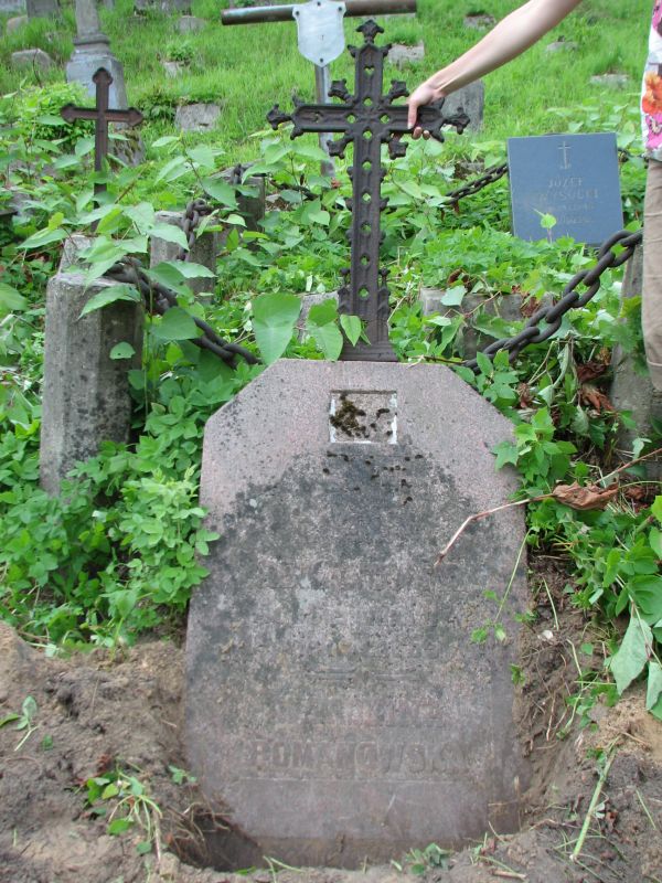 Tombstone of Jan and Karolina Romanowski, Ross Cemetery in Vilnius, as of 2013.