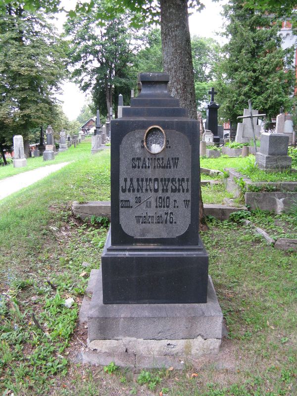 Nagrobek rodziny Jankowskich, cmentarz na Rossie w Wilnie, stan z 2013 r.