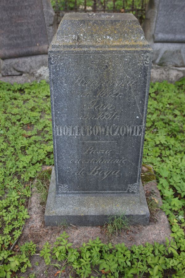 Tombstone of Jan and Marianna Hollubowicz, Na Rossie cemetery in Vilnius, as of 2013
