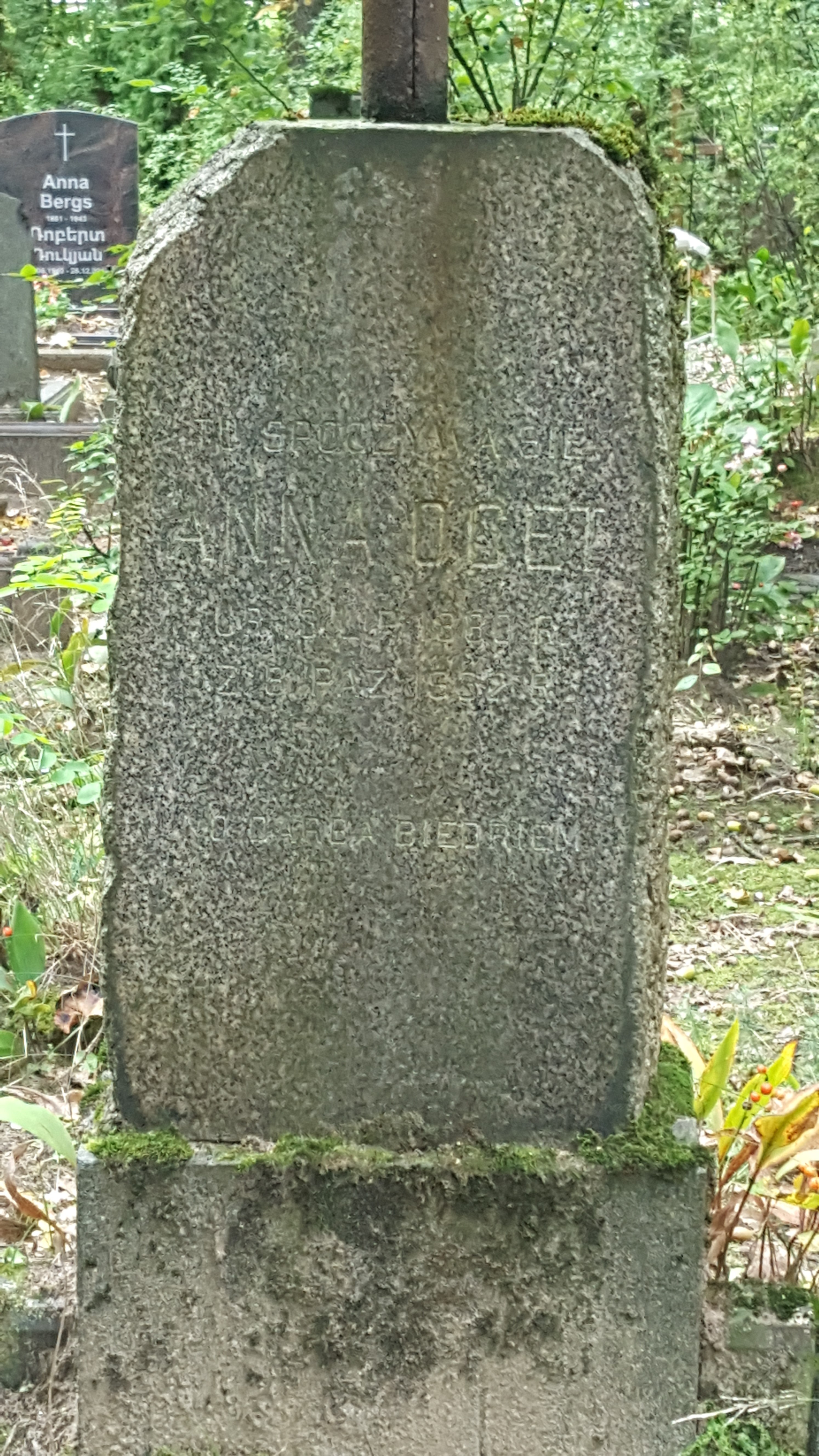 Inscription from the gravestone of Anna Ocet, St Michael's cemetery in Riga, as of 2021.