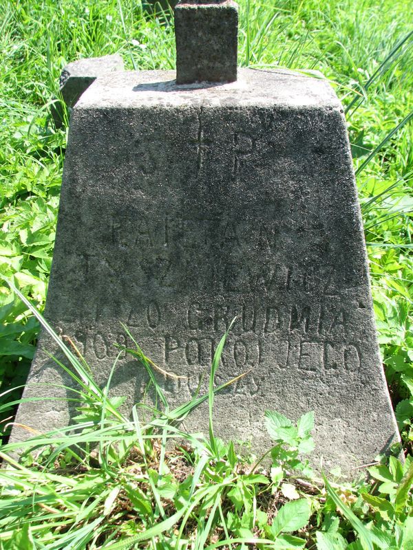 Fragment nagrobka Kajetana Tyszkiewicza, cmentarz na Rossie, stan z 2013 roku