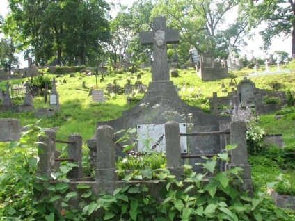 Grobowiec Tadeusza Dąbrowskiego oraz Dionizego i Genowefy Krassowskich, cmentarz na Rossie w Wilnie, stan na 2013 r.