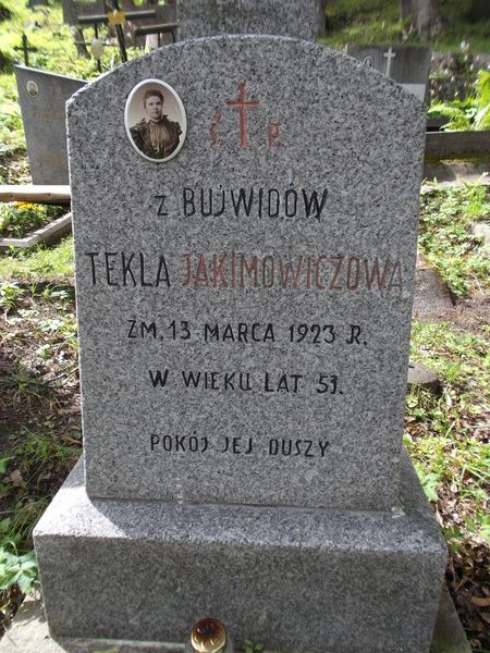Fragment nagrobka Tekli Jakimowicz z cmentarza na Rossie w Wilnie, stan z 2012 r.