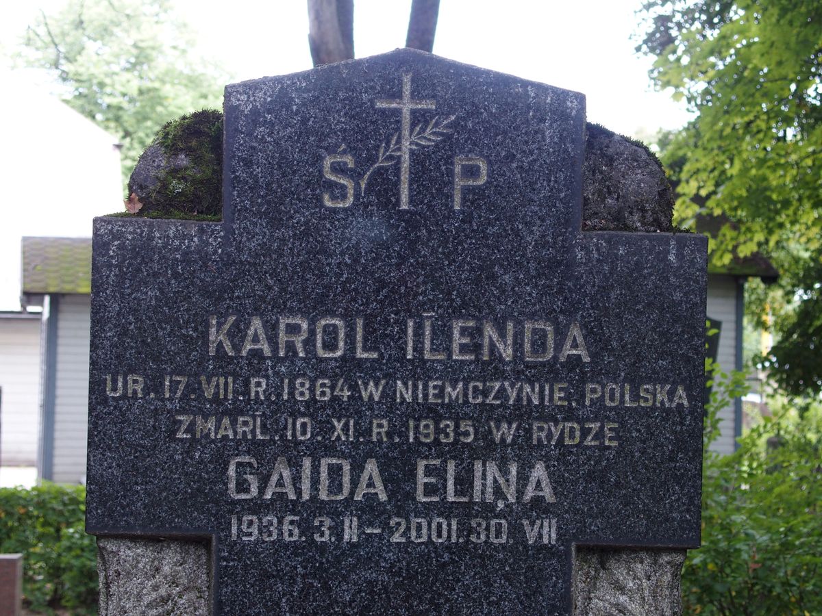 Inscription from the tombstone of Gaida Eliņa and Karol Ilenda, St Michael's Cemetery in Riga, as of 2021.