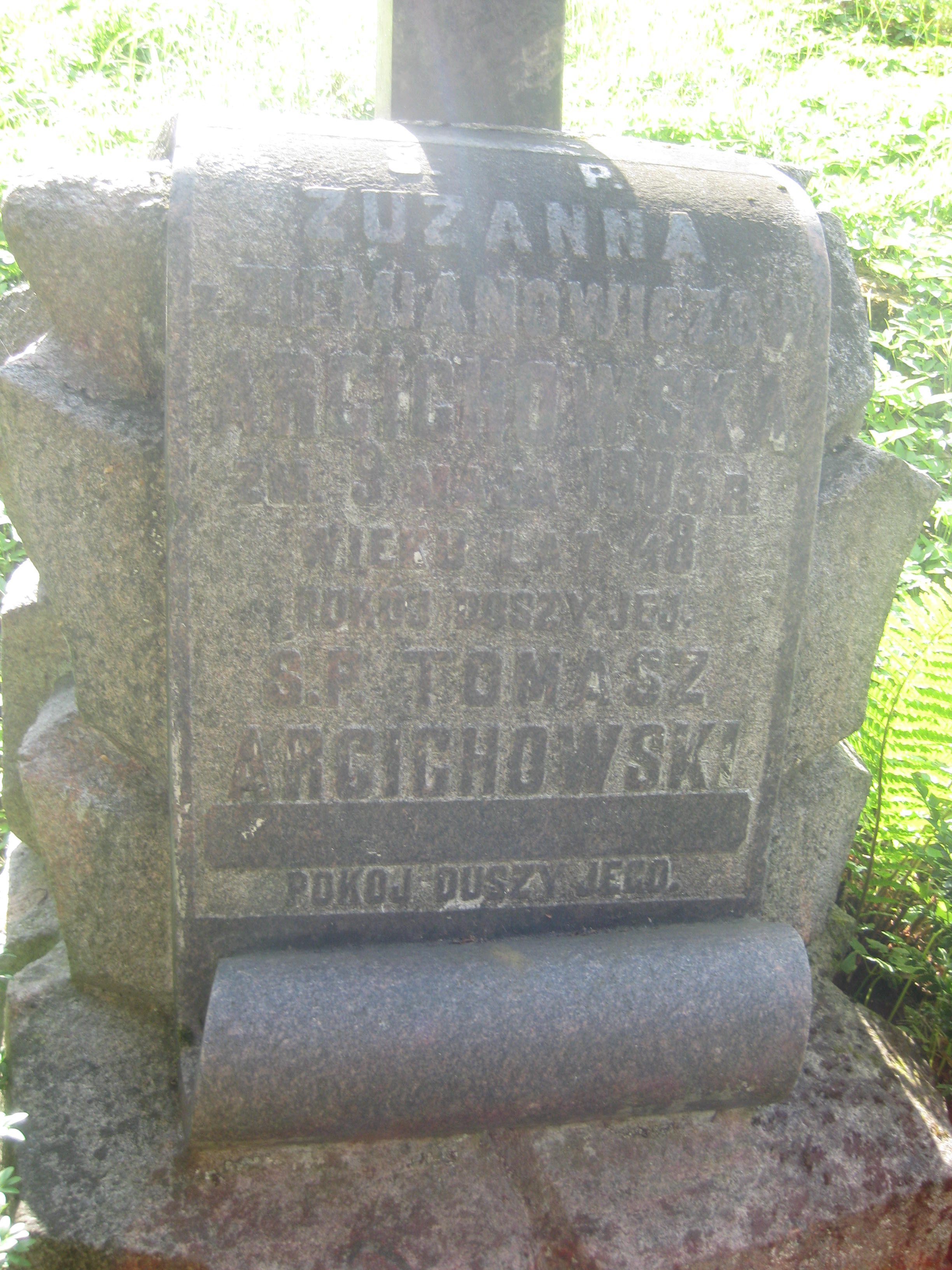 Fragment of the tombstone of Tomasz and Susanna Arcichowski, Na Rossie cemetery in Vilnius, as of 2013.