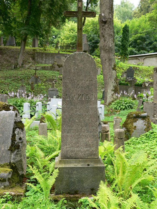 Tombstone of Hipolit and Tekla Kuczuk, Na Rossie cemetery in Vilnius, as of 2013.