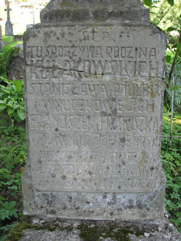 Fragment nagrobka rodziny Kułakowskich, cmentarz na Rossie, stan z 2013 roku