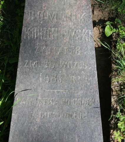 Nagrobek Dominika Korzeniewskiego z cmentarza na Rossie w Wilnie, stan z 2013 r.