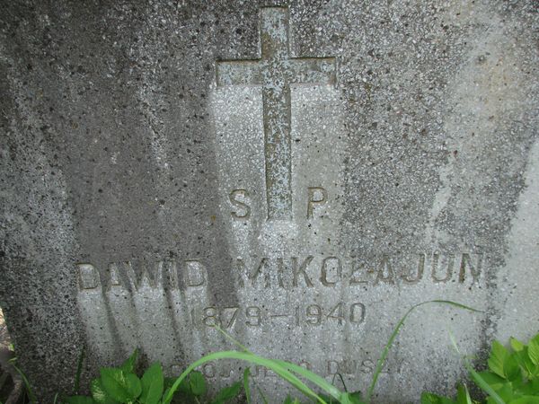 Fragment of the tombstone of David Mikolajun, Ross cemetery, as of 2013
