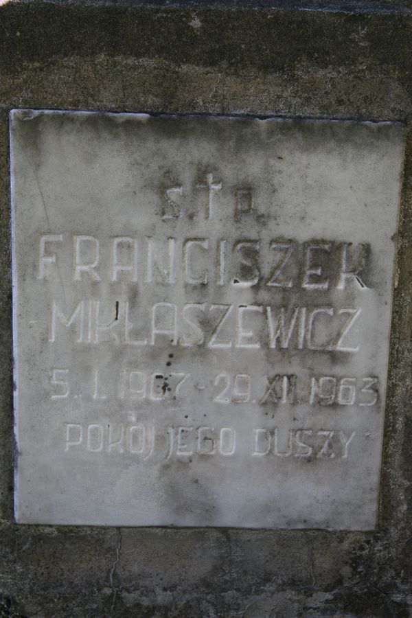 Fragment nagrobka Franciszka Mikłaszewicza z cmentarza na Rossie w Wilnie, stan z 2013 r.