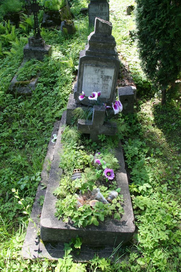 Nagrobek Franciszka Mikłaszewicza z cmentarza na Rossie w Wilnie, stan z 2013 r.
