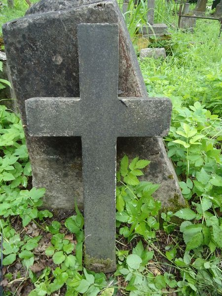 Zwieńczenie nagrobka Zofii Borowik, cmentarz na Rossie w Wilnie, stan z 2013