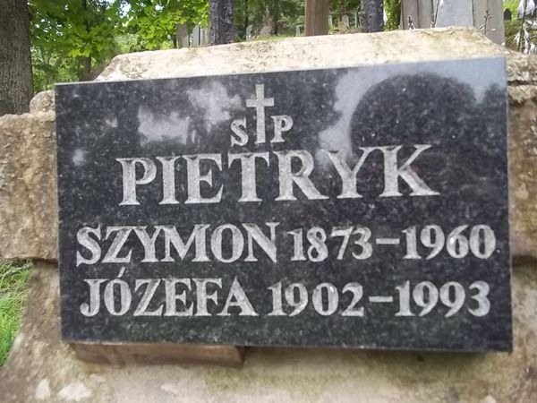 Inscription of the tomb of the Pietryk family, Na Rossie cemetery in Vilnius, as of 2013