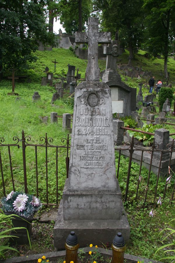 Grobowiec Juliana Baranowicza z cmentarza na Rossie w Wilnie, stan z 2013 r.