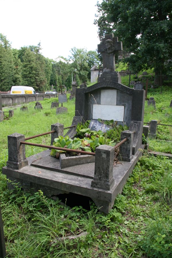 Grobowiec Bohdana Józefa Lenczewskiego oraz Wandy Joanna Burhardt z cmentarza na Rossie w Wilnie, stan z 2013 r.