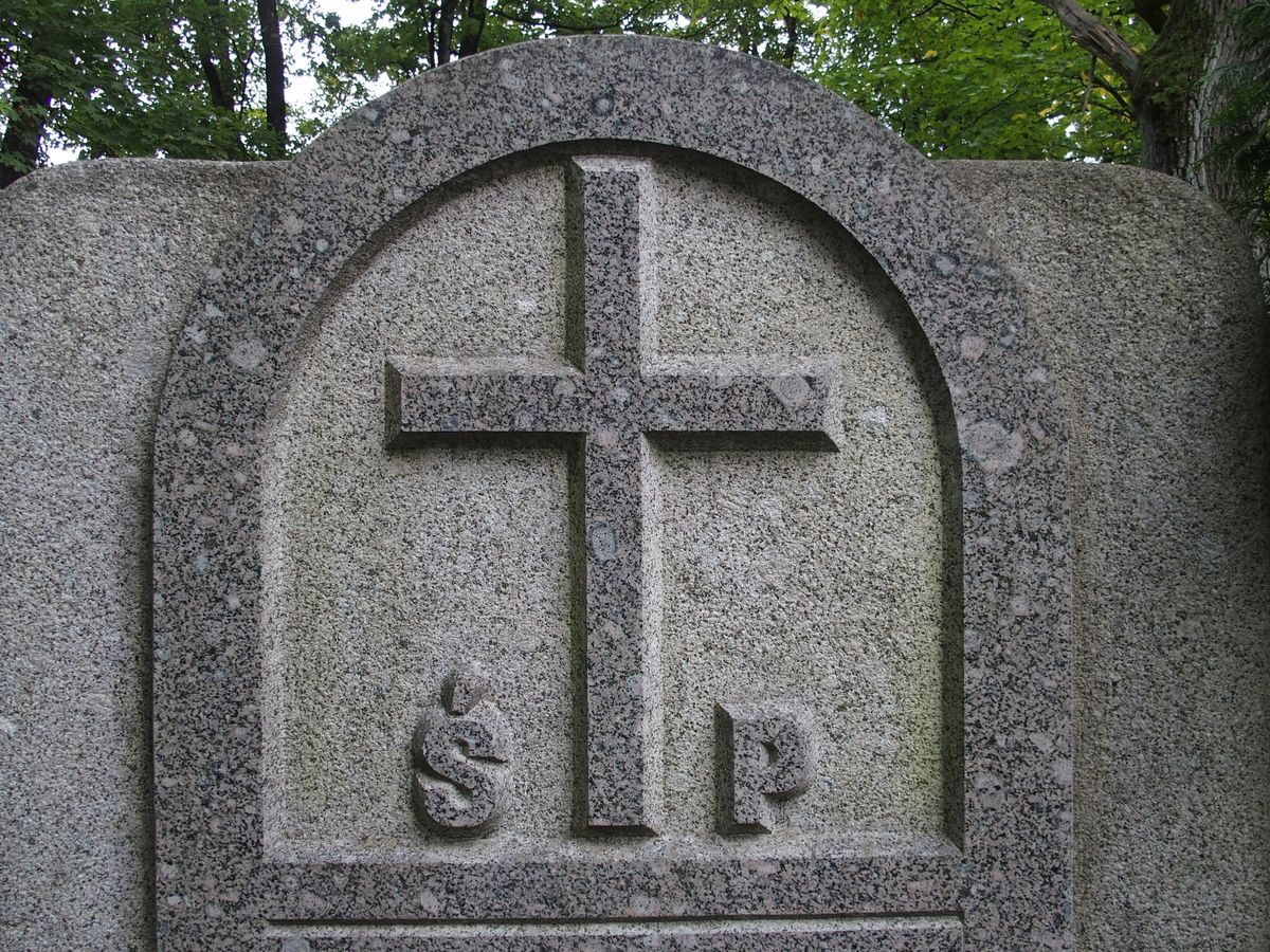 Fragment of the gravestone of Jadwiga Makowska, Anri Makowski, Artur Makowski and Nikolai Makowski, St Michael's Cemetery in Riga, as of 2021.
