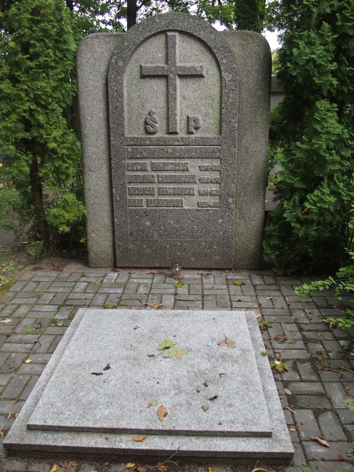 Tombstone of Jadwiga Makowska, Anri Makowski, Artur Makowski and Nikolai Makowski, St Michael's cemetery in Riga, as of 2021.