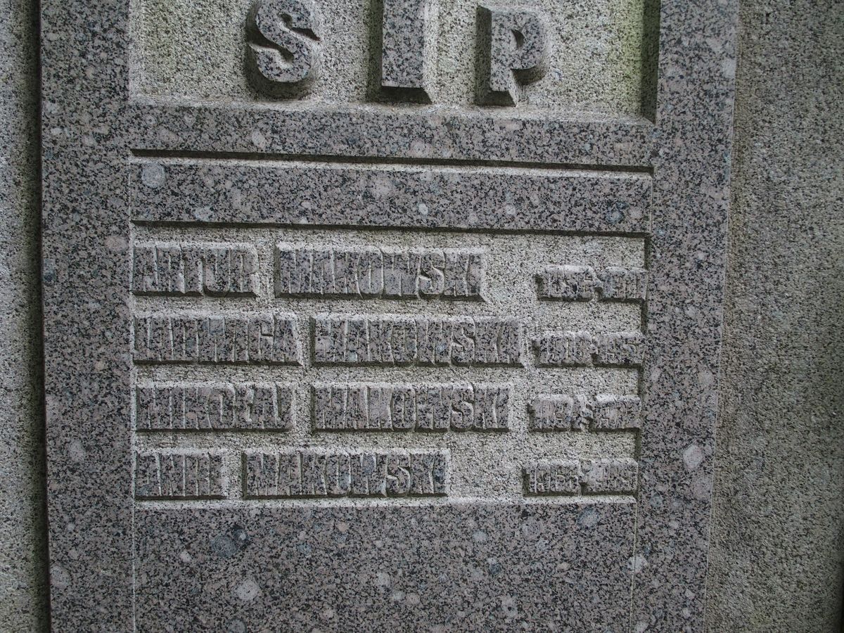 Inscription from the gravestone of Jadwiga Makowska, Anri Makowski, Artur Makowski and Nikolai Makowski, St Michael's Cemetery, Riga, as of 2021.