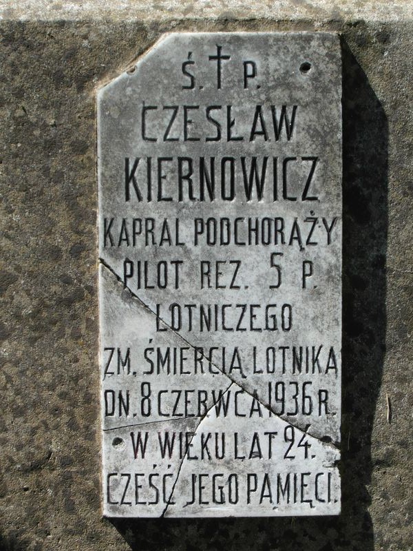 Fragment nagrobka Czesława Kiernowicza, cmentarz na Rossie w Wilnie, stan z 2014