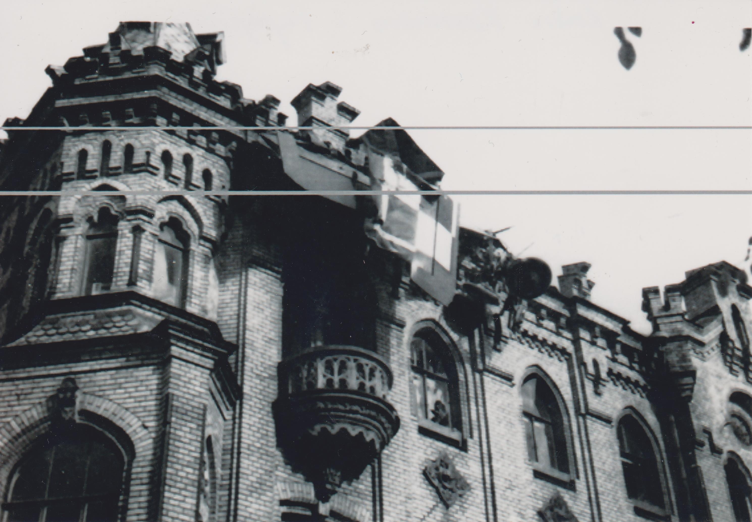 view of the tenement house after the crash in which Czeslaw Kiernowicz was killed