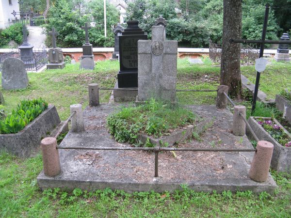 Tombstone of Helena and Wladyslaw Kulesza, Ross Cemetery in Vilnius, as of 2013.