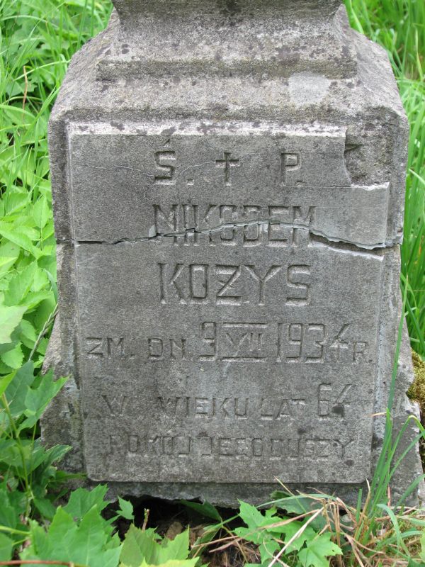 Fragment nagrobka Nikodema Kożysa, cmentarz na Rossie, stan z 2013 roku