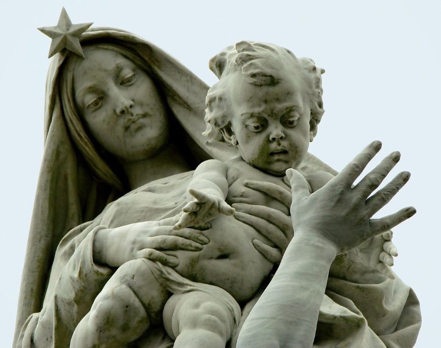 Madonna of the Shipwrecked on Cape Pointe du Raz, as of 2007.