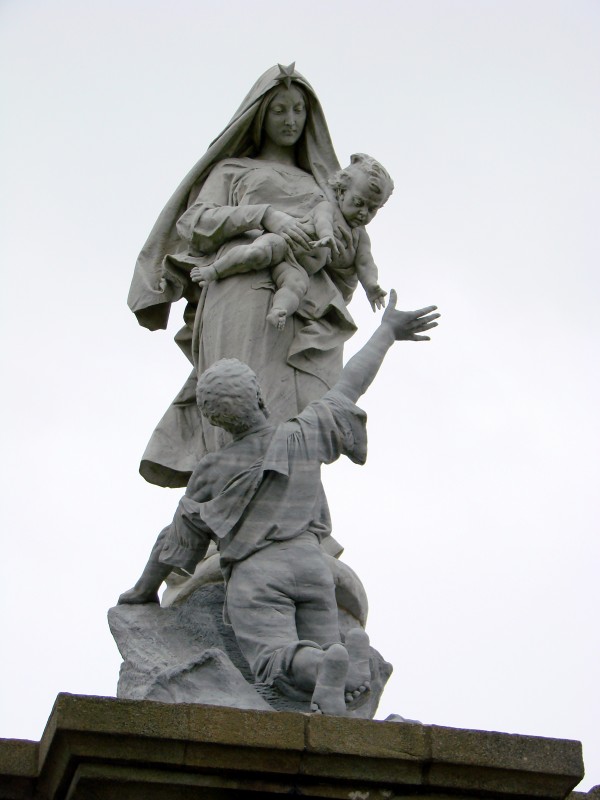 Madonna of the Shipwrecked at Cape Pointe du Raz, as of 2007.