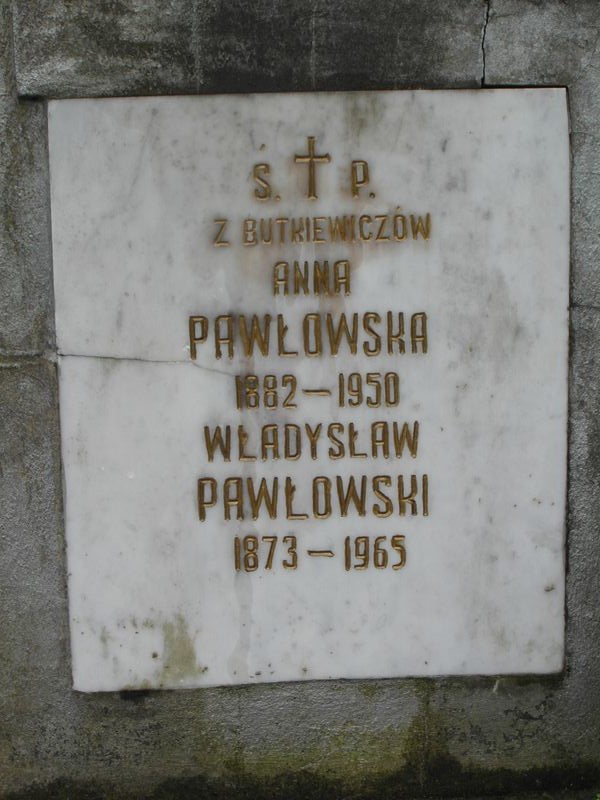 Fragment of the tomb of the Pavlovskis family and Jadwiga Butkevich, Ross cemetery in Vilnius, state 2014