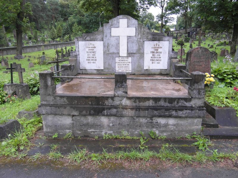 Tomb of the Pavlovski family and Jadwiga Butkevich, Rossa cemetery in Vilnius, as of 2014