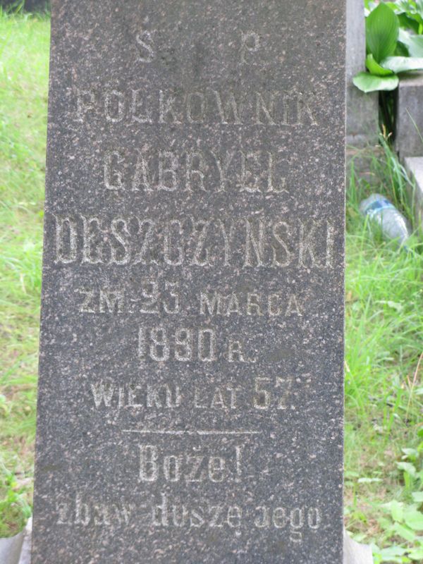 Fragment nagrobka Gabriela Deszczyńskiego, cmentarz na Rossie w Wilnie, stan z 2013 r.