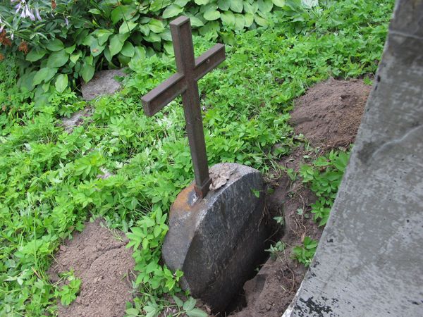 Nagrobek Antoniny Bielewicz, cmentarz na Rossie w Wilnie, stan z 2013